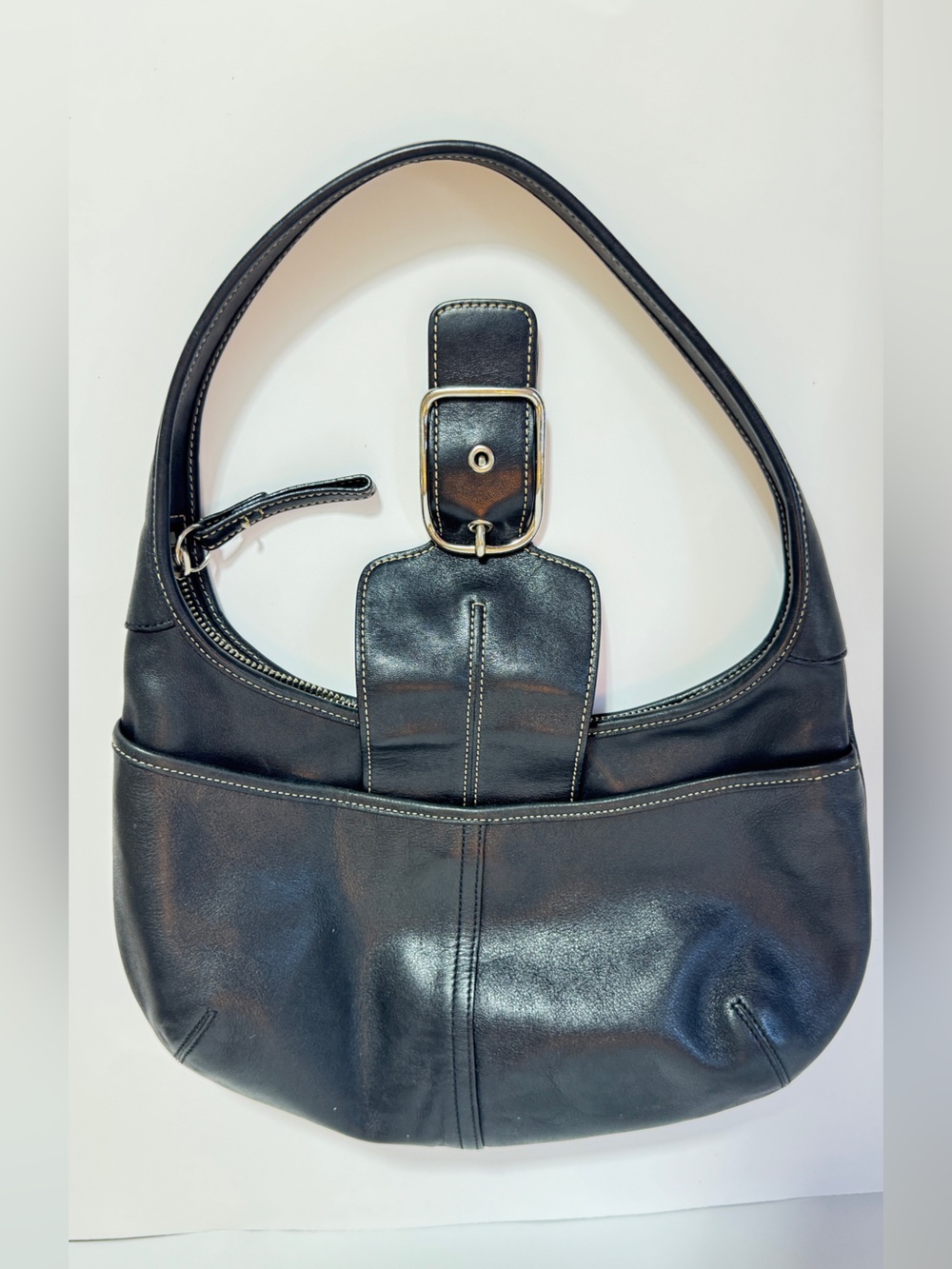 Vintage Coach SoHo Classic Black Leather Shoulder Bag with Buckle Accent - Picture 5 of 9
